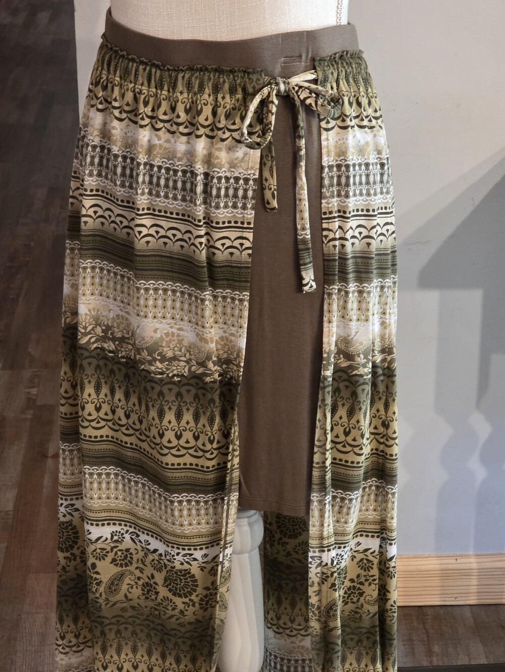 Flowing Olive & Cream Patterned Maxi/Mini Skirt - Picture 2 of 4